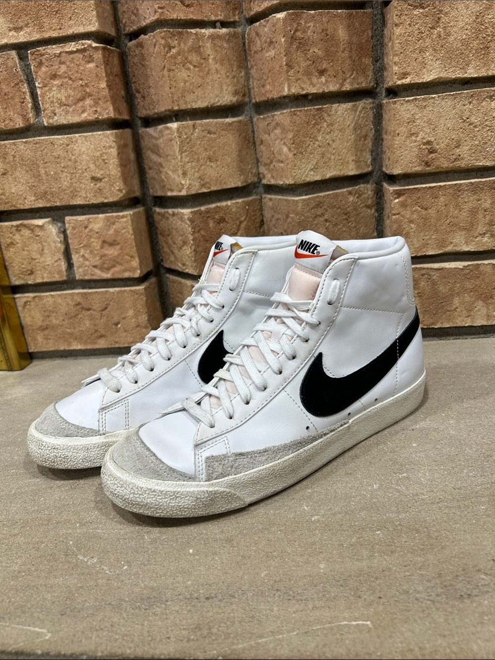 Nike Blazer Mid '77 Vintage "White & Black" BQ6806-100 Men’s size 9